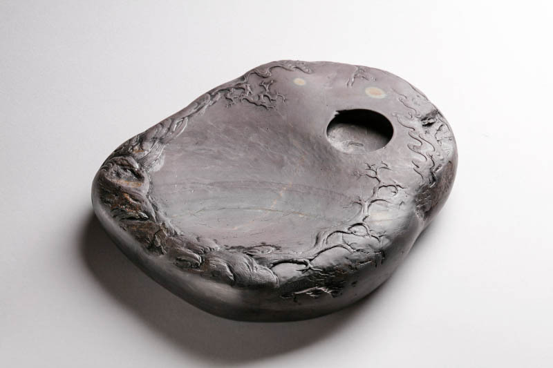 LOT.1071 天眼日月山水図端硯 JPY 200,000 〜