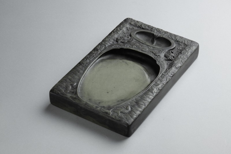 lot 2019　壷型 緑端硯　JPY 130,000